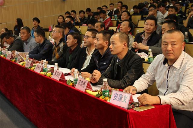 順職院第十三屆“塔薩尼杯”藝術塗裝大賽決賽專家評委_副本.jpg