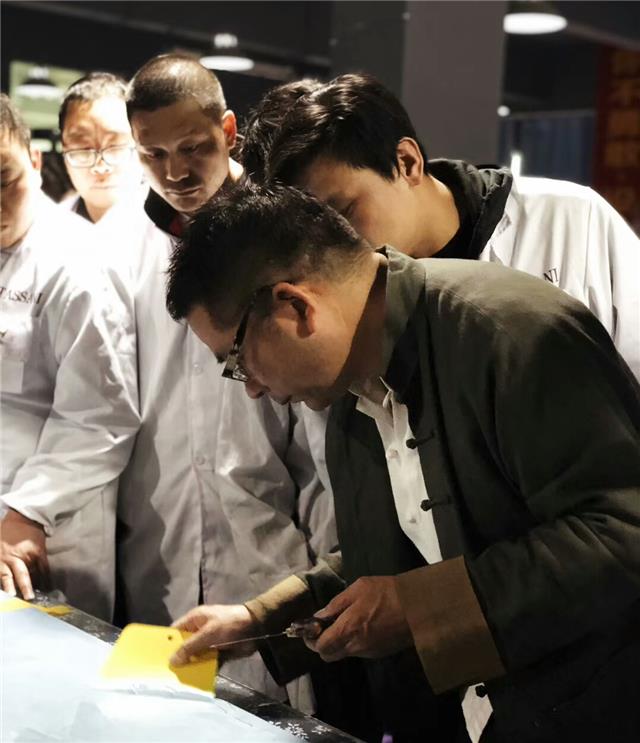 塔薩尼董事長項興浩