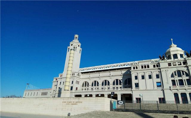 1989年，意大利TASSANI塔薩尼正式成為第25屆巴塞羅那奧林匹克運動會指定合作夥伴，其產品被應用於眾多場館及奧運建築。