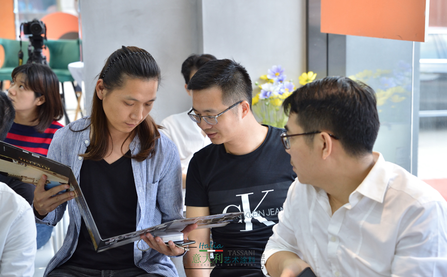 <a href='/' class='keys' title='點擊查看關於藝術塗料的相關信息' target='_blank'>藝術塗料</a>沙龍